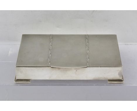 A** W** A SILVER TABLE TOP CIGARETTE/CARD CASE, having engine turned decorated top, plain surround, timber lined interior, ra