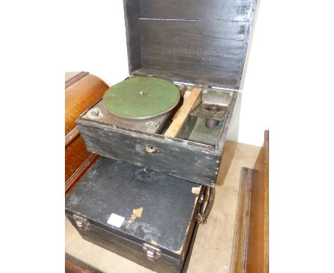 A MAHOGANY TABLE CASE FOR A GRAMOPHONE STILL WITH THE PLAYING ARM FITTING INTO THE SOUND BOX WITHIN THE LID.   W 42 x D 35 x 