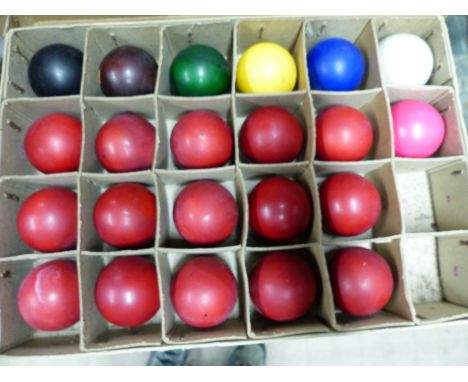 A BOXED SET OF TWENTY ONE STAINED IVORY SNOOKER BALLS TOGETHER WITH A WHITE CERAMIC BALL. PLEASE NOTE WE BELIEVE THAT THE PIN