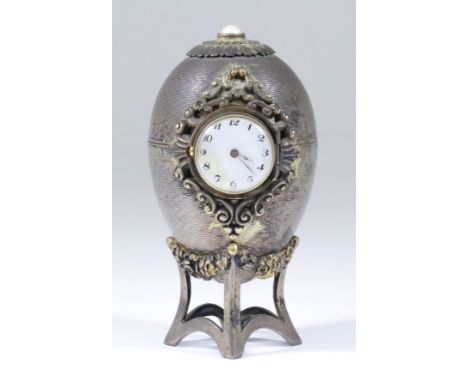 An Elizabeth II Silver and Silver Gilt "Easter Egg Clock", by The St. James House Company, London 1983, the 17mm diameter dia