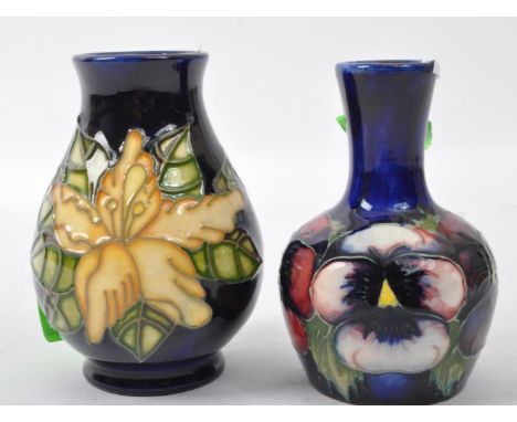 Moorcroft pottery - English designer - Pair of 20th Century ceramic pottery stem vase on Hibiscus pattern. Small form taperin