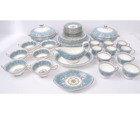 Wedgwood - Florentine - Turquoise Florentine - A large Wedgwood bone china tea and dinner service in the Florentine pattern. 