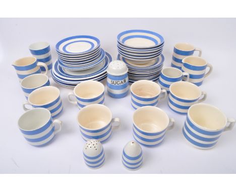 T. G. Green - A collection of vintage 20th century T. G. Green Cornish ware dinner and table ware. To include plates, bowls, 