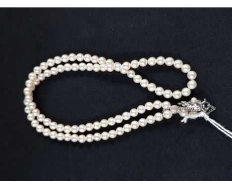 PEARL NECKLACE WITH SILVER CLASP 