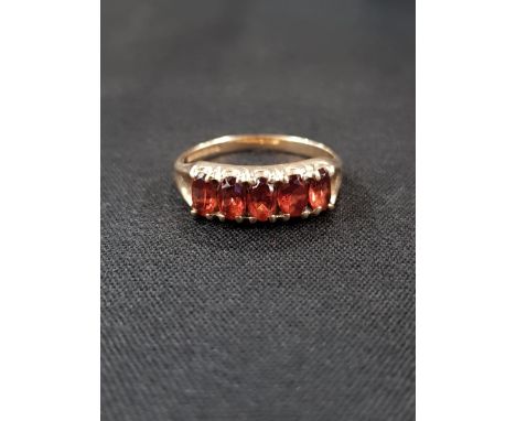 9 CARAT GOLD GARNET RING 