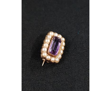 18 CARAT GOLD AMETHYST &amp; SEED PEARL BROOCH 