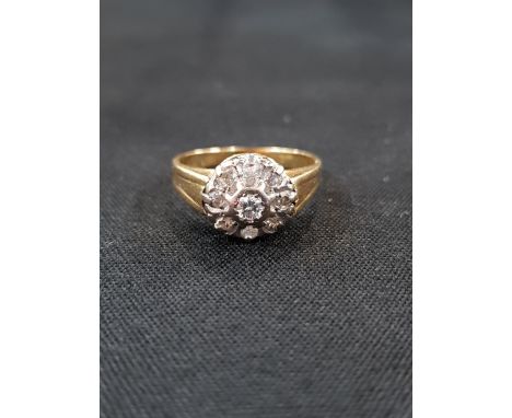 18 CARAT YELLOW GOLD AND DIAMOND RING WITH CIRCA 0.33 CARAT OF DIAMONDS 