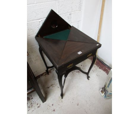 Twist top card table