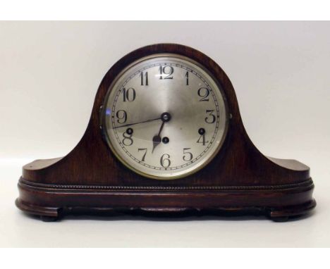 An oak cased Westminster chime mantel clock with pendulum and winding key. Condition report: See terms and conditions.    