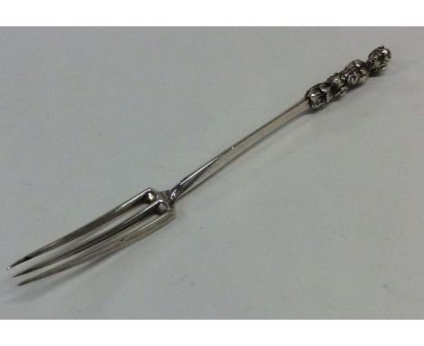 An unusual Continental silver three pronged fork cast with a figure. Approx. 33 grams. Est. £80 - £120.