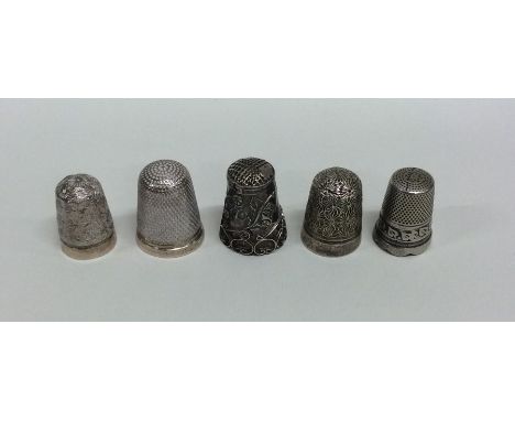 Seven silver engine turned thimbles. Approx. 29 grams. Est. £40 - £60.