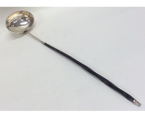 A Georgian silver toddy ladle with crimped rim. Approx. 32 grams. Est. £20 - £30.
