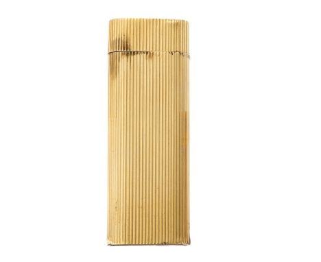 Cartier, accendino laminato oro, serie numerica 121782Cartier, a gold laminated lighter, series no. 121782
