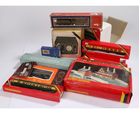 Hornby and Lima model railway to include Hornby Railways R.593 Town Station, R.041 G.W.R. loco pannier tank, two R.931 G.W.R.