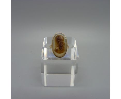 A 19th Century 9ct gold ring with carved agate portrait of bearded gentleman, 2.7g, G, cameo approximately 12mm x 20mm 