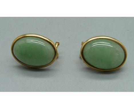 A pair of 9ct gold and jade set clip-on earrings 