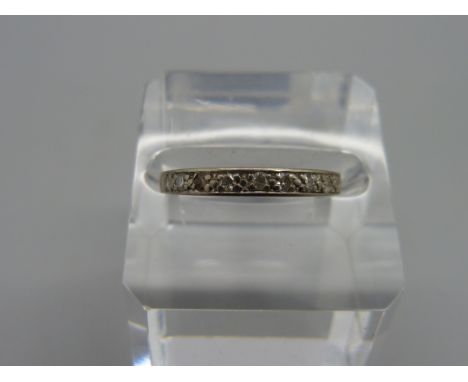 An 18ct gold and diamond half-eternity ring, one stone a/f, 3g, K 