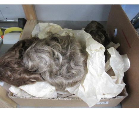 A qunatity of vintage wigs by Kanekalon etc.