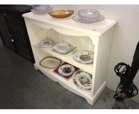 A cream painted wooden book shelf unit