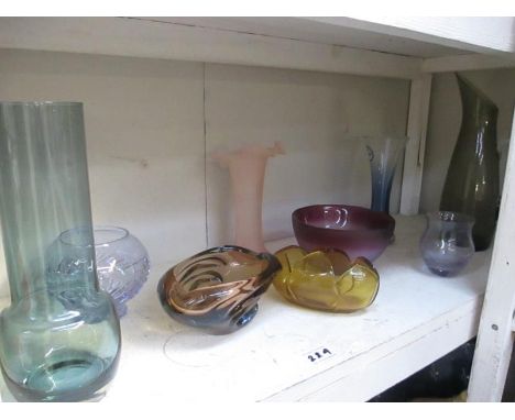 9 pieces of coloured art glass including bowls and vases