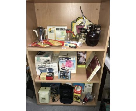 A quantity of vintage kitchenalia etc.