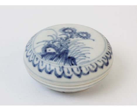 A Chinese Shipwreck porcelain blue and white seal box and cover, of circular form centrally decorated with a floral spray, 7c