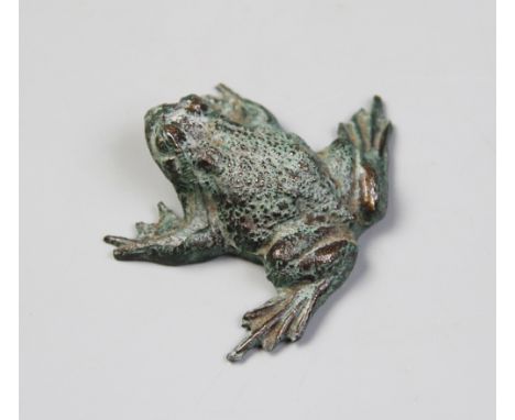 A bronze figure of a frog, cast in a naturalistic seated position, 7cm long 
