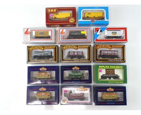 A mixed group of OO Gauge wagons by BACHMANN, MAINLINE, LIMA and others - VG in G boxes (14)