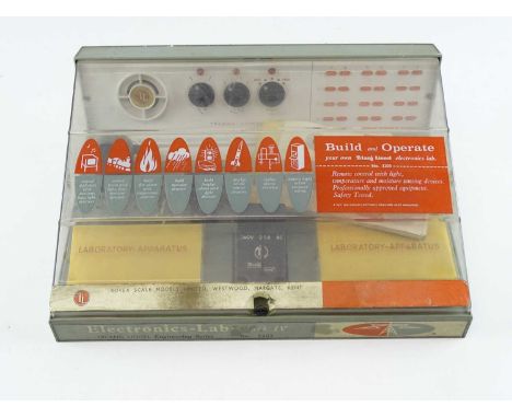 A ROVEX Scale Models Electronics Lab 3203 -  Build your own Tri-Ang Lionel Electronics Lab - contents unchecked - G in F/G or