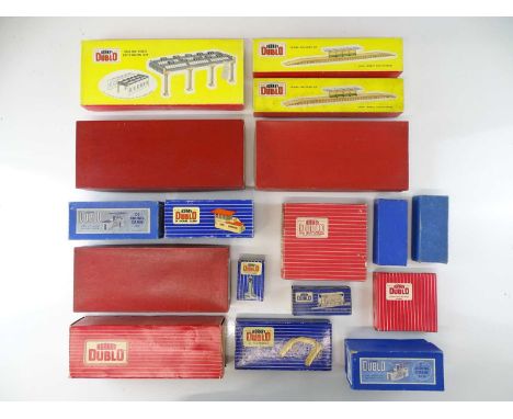 A mixed group of HORNBY DUBLO OO Gauge kits and accessories to include a suburban station, engine shed and extension and vari