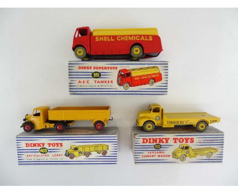 A pair of DINKY lorries comprising 409 and 933 F/G in F/G boxes, together with a 991 (a/f - mazak distortion to body in F/G b