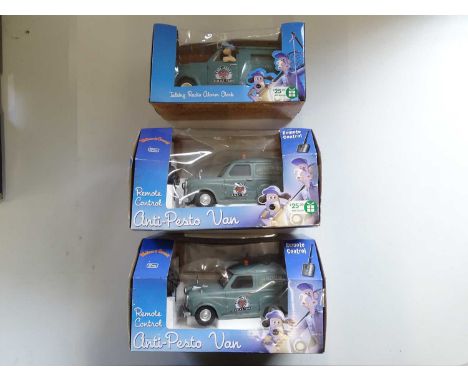 A pair of WALLACE &amp; GROMIT remote control "Anti Pesto" Vans together with a similar talking radio alarm clock - VG in G b