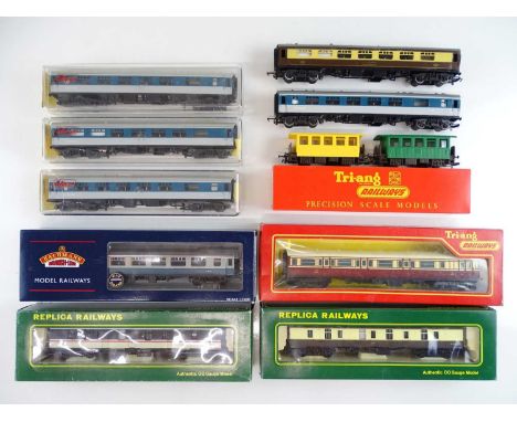A selection of boxed and unboxed OO Gauge rolling stock to include: 3 x LILIPUT 1279 Pullman coaches; 2 x REPLICA RAILWAYS MK