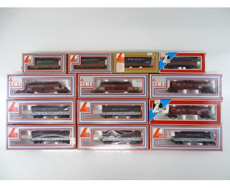 A mixed group of LIMA HO Gauge South African Outline hopper, tank and tarpaulin wagons - VG in G boxes (13)