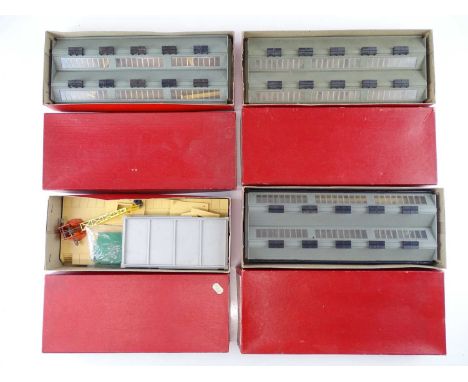 A group of HORNBY DUBLO plastic kits comprising a 5005 Engine Shed, 2x 5006 Extension kits and a 5020 Goods Depot - G in F/G 