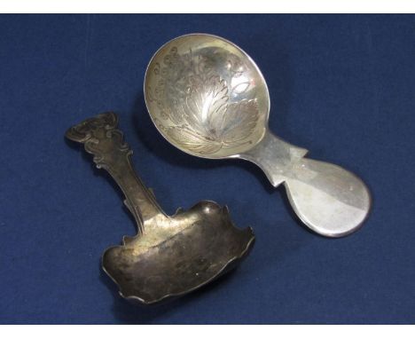 George III silver caddy spoon with Kings pattern handle and serpentine bowl, maker Thomas Bartleet, Birmingham 1817, 7.5cm lo