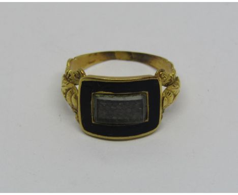 Early Victorian enamelled mourning ring set with woven hair, worn inscription to interior, gold marks indistinct, size O, 3.3