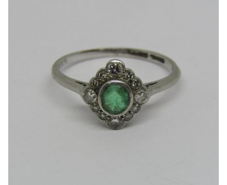 Art Deco platinum emerald and diamond cluster ring, size O/P, 2.7g 