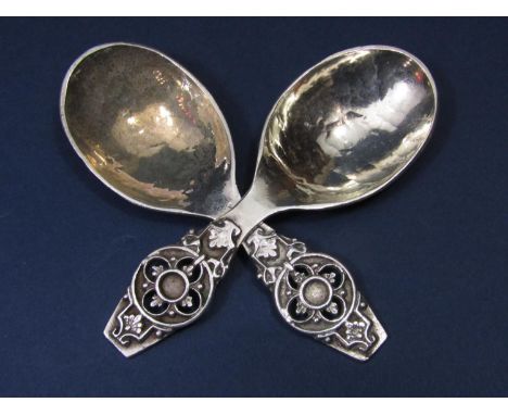 Good pair of arts and crafts cast silver caddy type spoons with applied quatrefoils crest type decoration to the handle and p