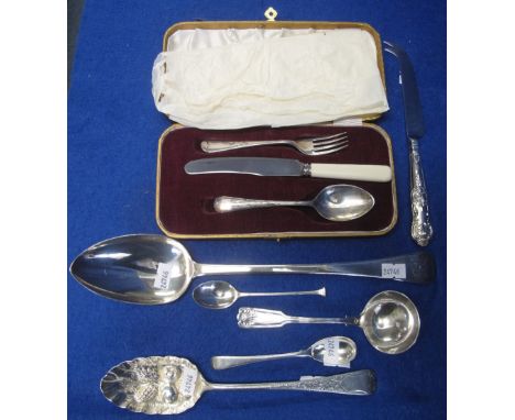 Bag of assorted silver to include: large silver basting spoon, London hallmark, maker's mark: T.H. G.H.; silver berry spoon, 