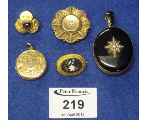 Group of assorted jewellery to include: Victorian mourning pendant locket; bar brooches including Pietra dura, including gold