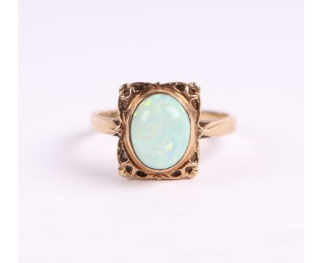 A 9ct gold opal ring, approx UK size 'Q', 3.2g.