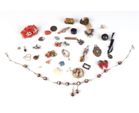 A quantity of antique jewellery to include coral earrings, a brooch, a stick pin, other brooches and similar items.