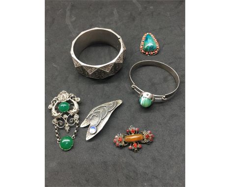 Selection of Antique & Vintage Jewellery includes silver bracelets  brooches  etc