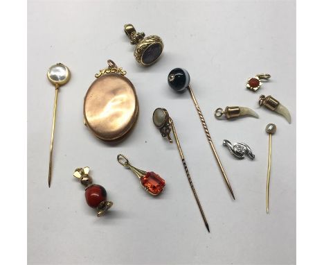 Collection of Antique & Later Gold Jewellery includes 9ct back & front Locket Amethyst set Fob stick pins etc 