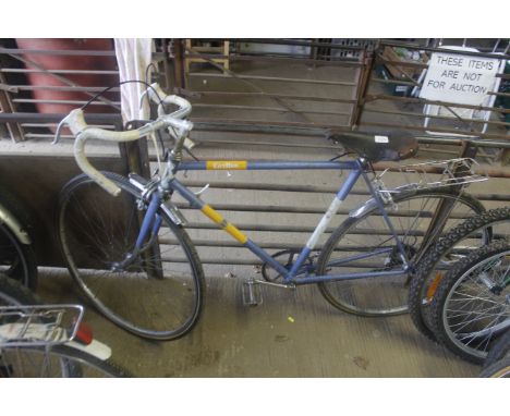 A Gent's Carlton road bicycle with rear pannier rack and 5 speed gears