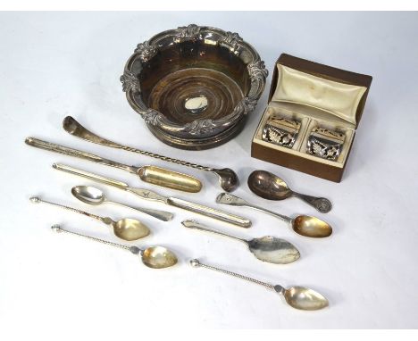 A George III silver marrow scoop, George Smith IV, London 1806, a cased pair of thistle-decorated napkin rings, caddy spoon a