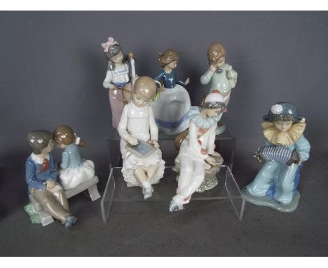 Nao - Seven figurines by Nao of children, largest approximately 21 cm (h).Condition Report: Appear in excellent condition, no