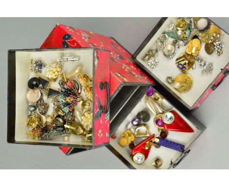 A SELECTION OF COSTUME JEWELLERY to include mainly earrings, including a pair of Trifari flower ear clips centrally set with 