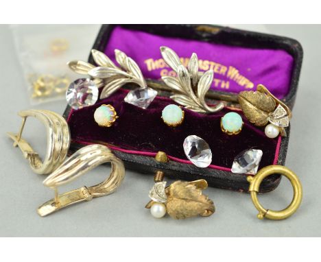 A MISCELLANEOUS JEWELLERY COLLECTION to include a set of opal dress studs in the original fitted case, (a/f one dress stud is